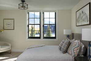 3 habitaciones, tabla de planchar con plancha, wifi y ropa de cama