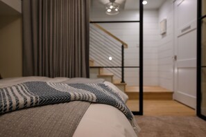3 habitaciones, tabla de planchar con plancha, wifi y ropa de cama 