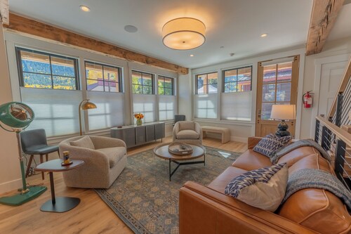 Academy Place | Larkspur