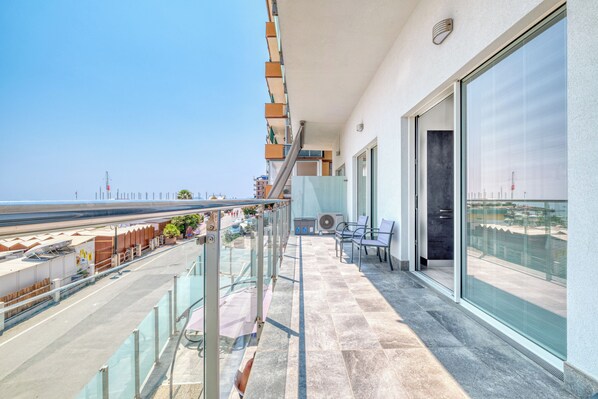 Terrace/patio - Lanterne Luxury Apartments (Borghetto Santo Spirito)