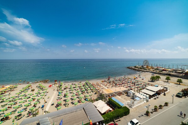 Beach - Lanterne Luxury Apartments (Borghetto Santo Spirito)