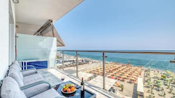 Appartamento familiare, 1 camera da letto, balcone, fronte mare (Le Lanterne 3 Luxury Apartments) | Vista spiaggia/mare