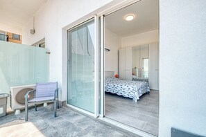 1 bedroom, bed sheets - Lanterne Luxury Apartments (Borghetto Santo Spirito)
