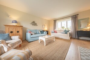 TV, fireplace - Horatio Cottage, Burnham Market, Norfolk (Burnham Market)