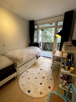 4 bedrooms, desk, iron/ironing board, travel crib - A house in Amsterdam, close to Vondelpark and Museum Square (Amsterdam)