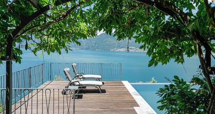 La Wally - 4 Bedroom Villa with Pool & Lake View
