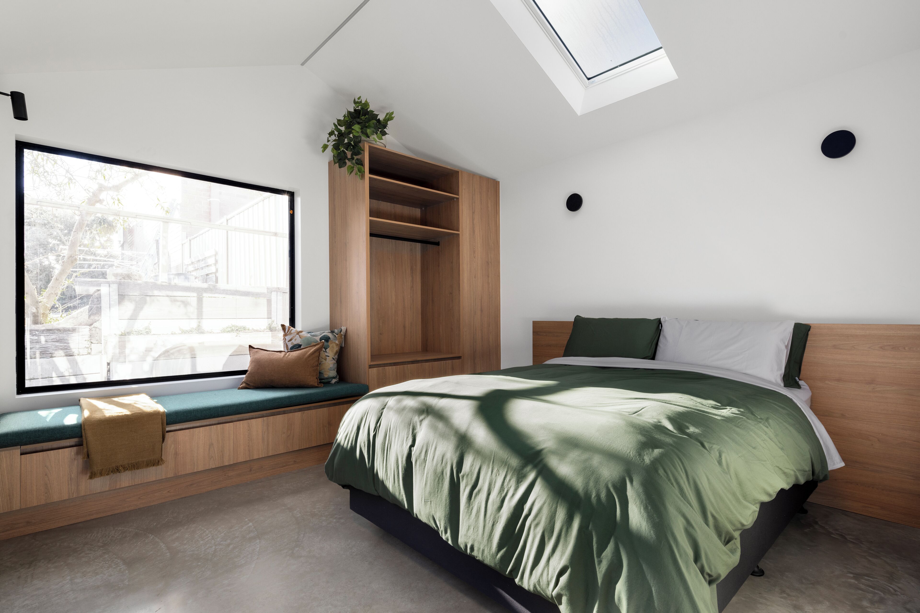 Romantic Studio Suite, Fireplace, Garden View