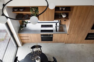 Executive Suite, Fireplace, Courtyard View | Living area | Fireplace