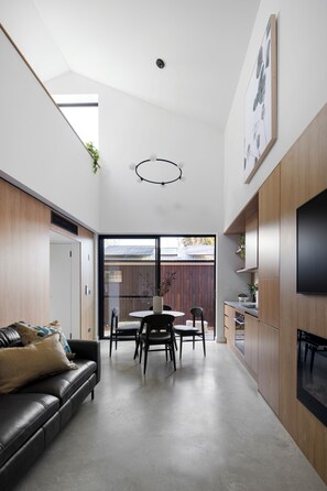 Executive Suite, Fireplace, Courtyard View | View from room - Bendigo Lodges (Bendigo)