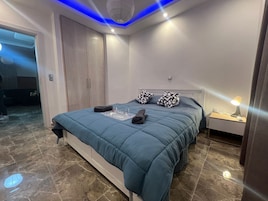 Apartment | Free WiFi, bed sheets