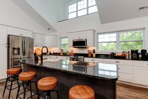 Fridge, microwave, oven, stovetop - Kid-friendly amenities & King Suite w Fireplace- Minutes to Mtns or Main Street (Asheville)