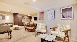 TV, DVD player, stereo - HOME TO THE OLDEST PASSAGE IN PARIS: RUE DU CAIRE/MONTORGUEIL (Paris)