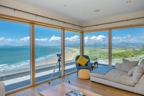 Smart TV, fireplace - Harlech Holiday Cottage with Spectacular Views | Sarn-Badrig (Harlech)