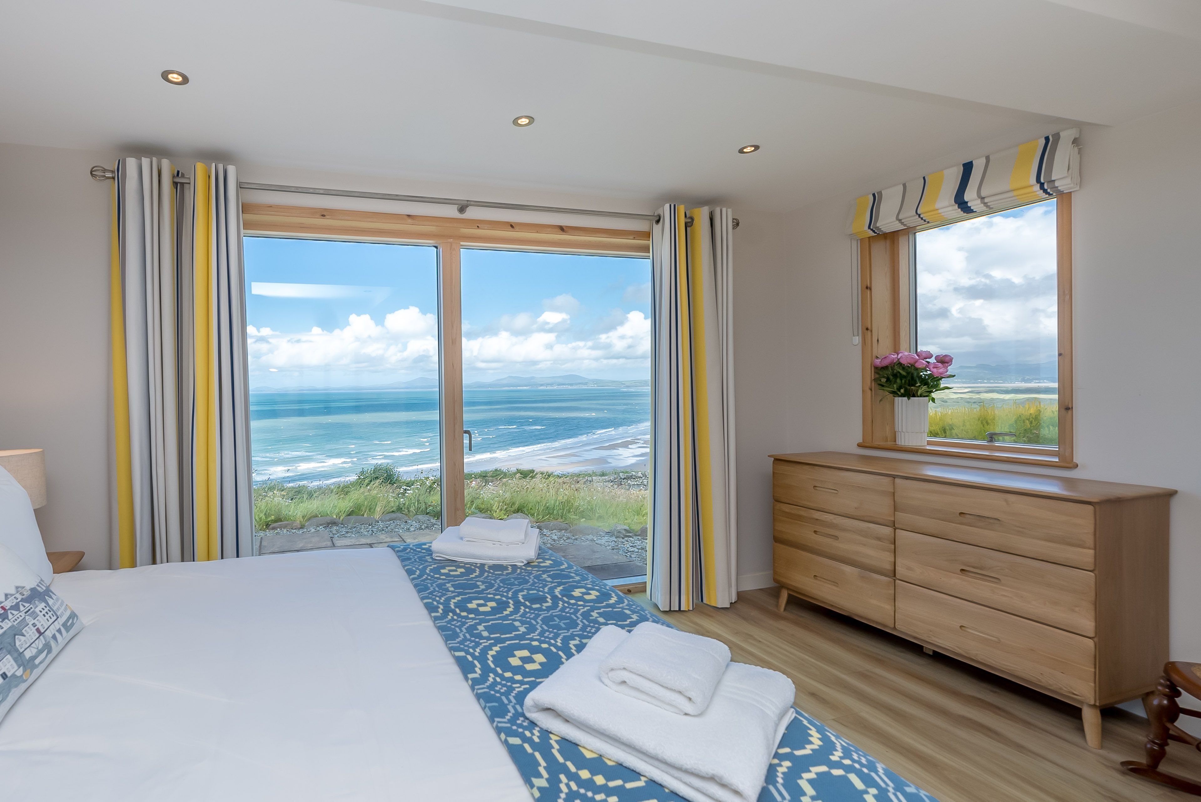 5 bedrooms, travel cot, WiFi, bed sheets