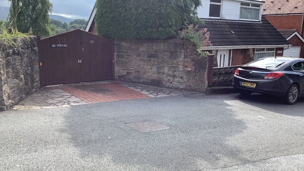A residential driveway with a 'No Parking' sign, a parked car, and a stone wall. - Apartment Near the Picturesque Llangollen Aqueduct (Wrexham)