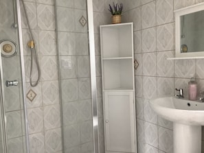 Apartment | Bathroom