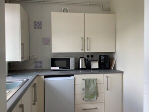 Apartment | Dapur peribadi | Peti sejuk, ketuhar gelombang mikro, dapur, cerek elektrik