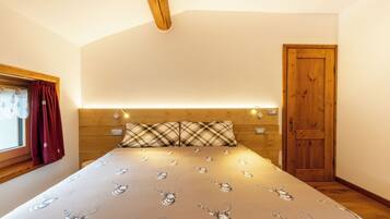 2 bedrooms, travel crib, WiFi, bed sheets