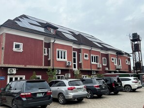 واجهة المنشأة