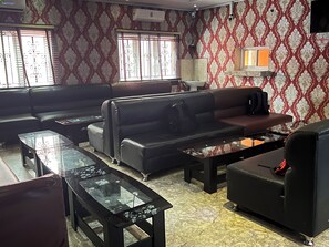 2 bars/lounges - Ice Suites (Lagos)