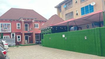 Fachada de la propiedad