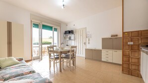 Appartement, balkon, uitzicht op zee | Woonruimte