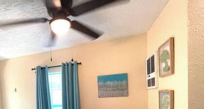 Cozy cottage in Hattiesburg with AC, WiFi