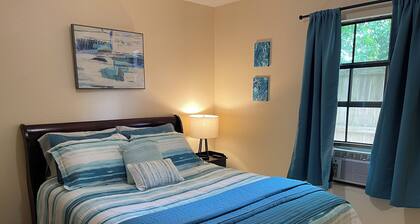 Cozy cottage in Hattiesburg with AC, WiFi