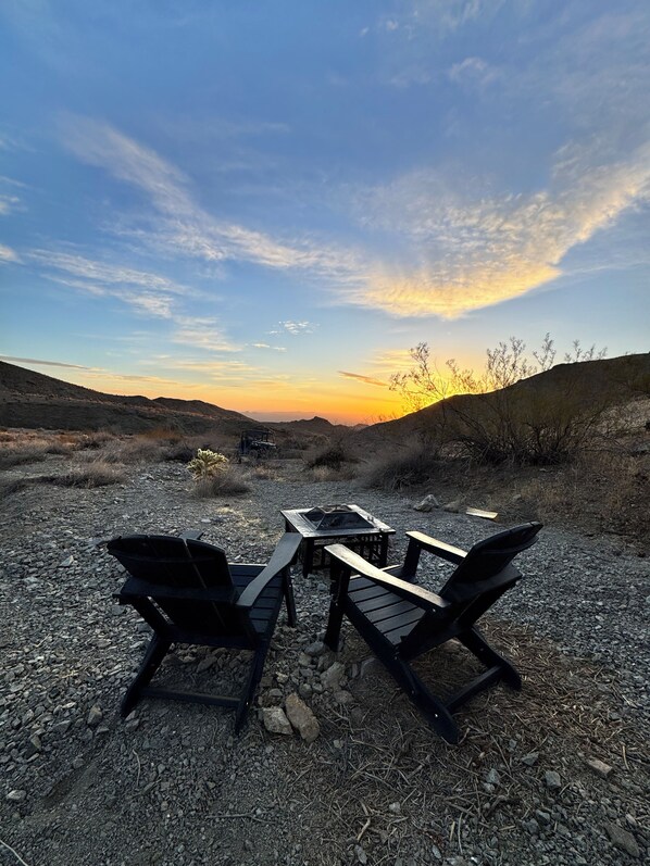 Premier-Zelt, 1 Queen-Bett, Bergblick | Terrasse/Patio