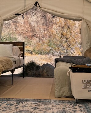 Presidential Tent, Mountain View, Mountainside | Premium bedding, memory-foam beds, WiFi, bed sheets - Vegas Glamping (Searchlight)