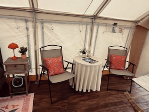 Tente « Premier », 1 grand lit, vue montagne