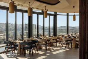 3 restaurants, Italian cuisine