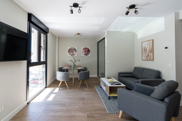 Smart TV - Acogedor Piso Familiar con Terraza en Alcalá de Henares (Alcalá de Henares)