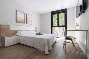 3 habitaciones, tabla de planchar con plancha, cuna de viaje y wifi