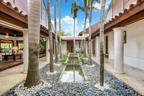 5 bedrooms - Gorgeous Villa at Casa de Campo With Large Pool Chef Maid and 2 Golf Carts (La Romana)