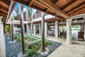 5 bedrooms - Gorgeous Villa at Casa de Campo With Large Pool Chef Maid and 2 Golf Carts (La Romana)