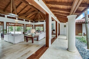 5 bedrooms - Gorgeous Villa at Casa de Campo With Large Pool Chef Maid and 2 Golf Carts (La Romana)