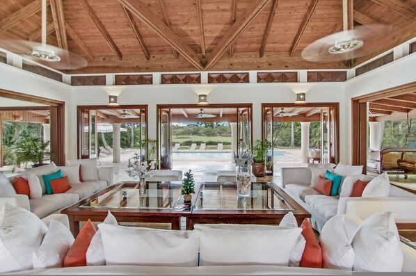 5 bedrooms - Gorgeous Villa at Casa de Campo With Large Pool Chef Maid and 2 Golf Carts (La Romana)