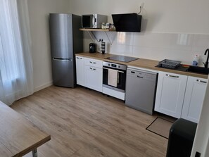 Private kitchen - Appartement Moderne Dans la Vieille Ville 3 Chambres 2e etg (Béziers)