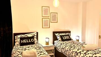 House | 2 bedrooms, iron/ironing board, free WiFi, bed sheets