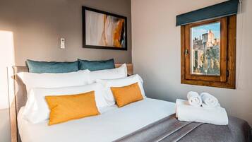 Superior appartement, uitzicht op stad | Verduisterende gordijnen, geluiddichte muren, babybedden, gratis wifi