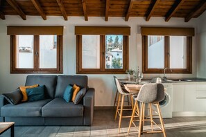 Blackout drapes, soundproofing, cribs/infant beds, free WiFi - Ibericabeds Albaicin (Granada)
