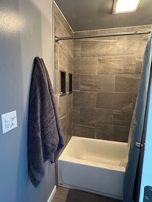 Towels, toilet paper - Cottage Retreat on Beautiful Lake (Plainfield)