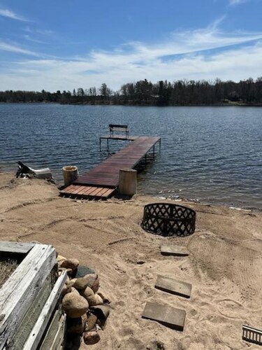 Cottage Retreat on Beautiful Lake