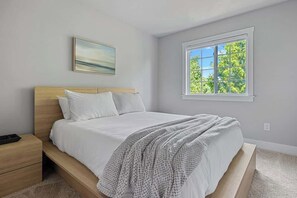 3 bedrooms, travel cot, WiFi, bed sheets - Sandy Shores|Pool, Spa, Walk to Beach+Pet-Friendly (South Haven)