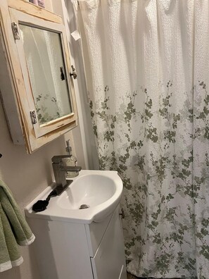 Unclassified image, 3 of 28, button