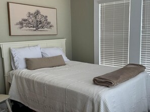 4 soverom, skrivebord, strykejern/-brett og wi-fi (inkludert)