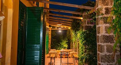 Villa Luna surrounded by greenery with swimming pool