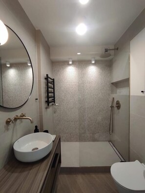 City-Studiosuite, Stadtblick | Badezimmer