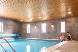 Indendørs pool